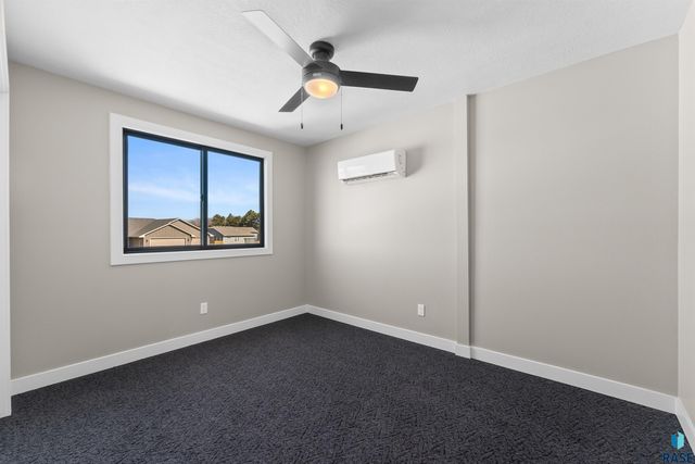 1901 E Wallin Cir, Sioux Falls, SD 57104