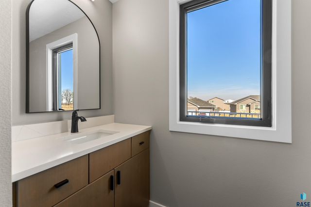 1901 E Wallin Cir, Sioux Falls, SD 57104