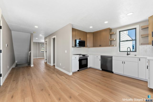 1901 E Wallin Cir, Sioux Falls, SD 57104