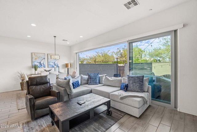 1912 W KINFIELD Trail, Phoenix, AZ 85085