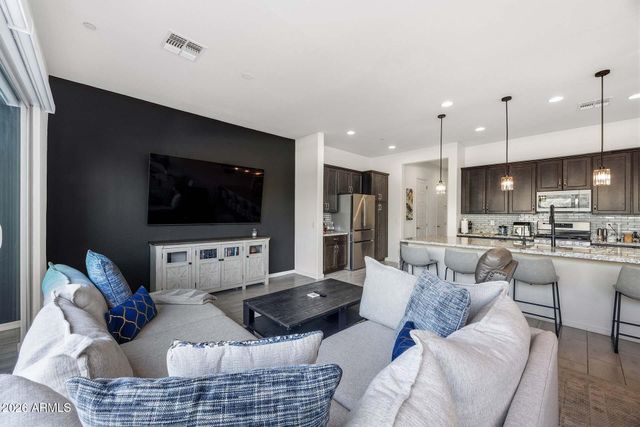 1912 W KINFIELD Trail, Phoenix, AZ 85085