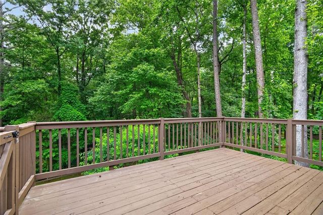 9640 Pine Thicket Way, Roswell, GA 30075