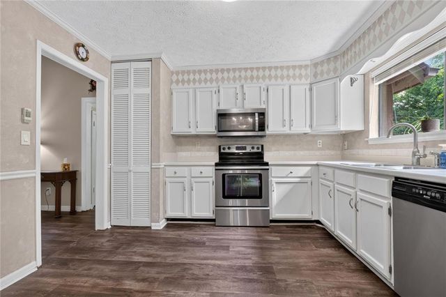 9640 Pine Thicket Way, Roswell, GA 30075