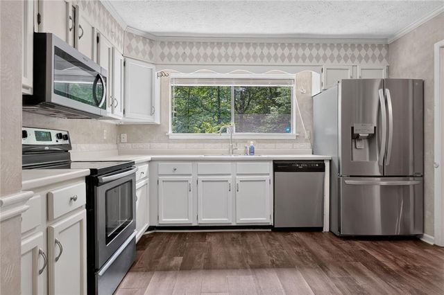 9640 Pine Thicket Way, Roswell, GA 30075