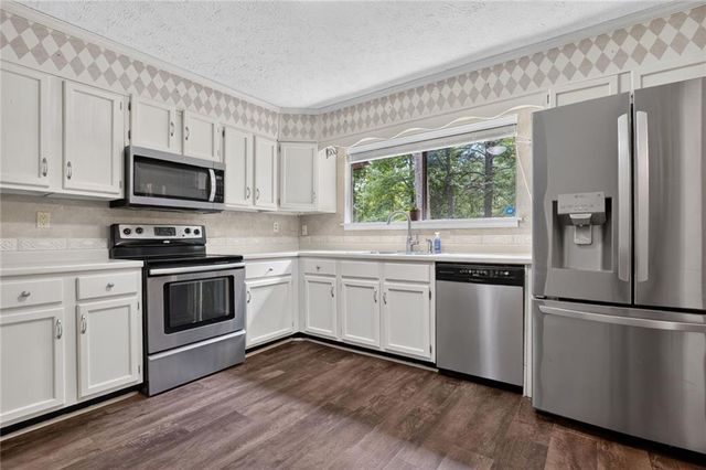 9640 Pine Thicket Way, Roswell, GA 30075