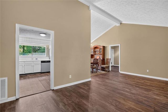 9640 Pine Thicket Way, Roswell, GA 30075