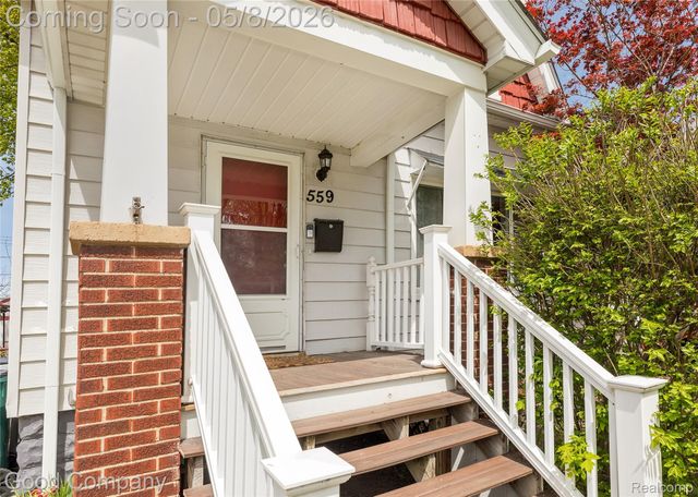 559 E Harry Avenue, Hazel Park, MI 48030