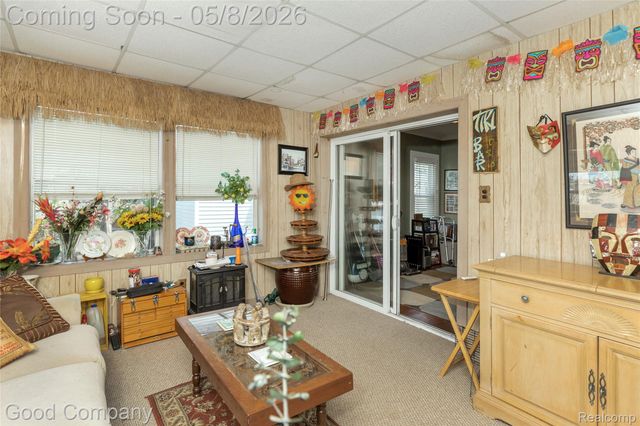 559 E Harry Avenue, Hazel Park, MI 48030