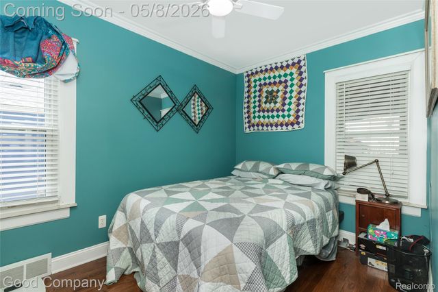 559 E Harry Avenue, Hazel Park, MI 48030
