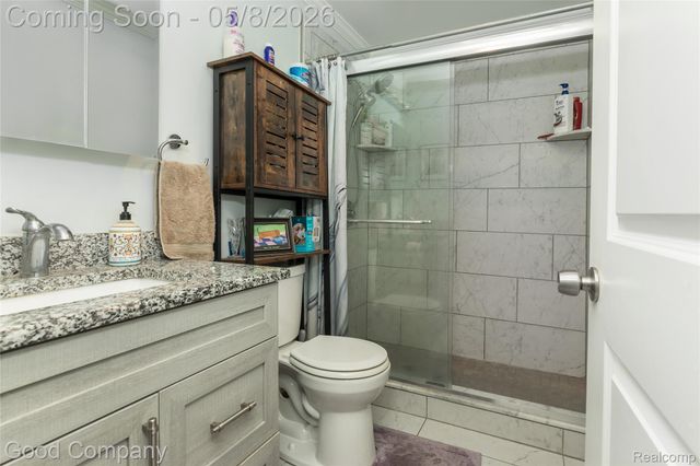 559 E Harry Avenue, Hazel Park, MI 48030