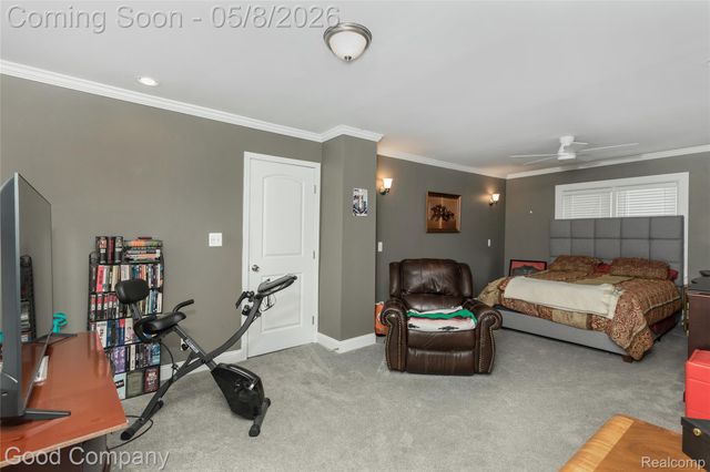 559 E Harry Avenue, Hazel Park, MI 48030