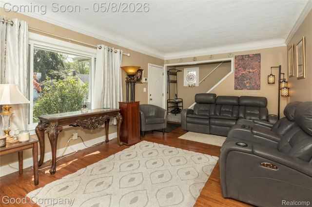 559 E Harry Avenue, Hazel Park, MI 48030