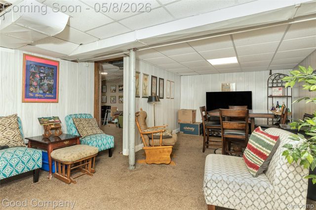 559 E Harry Avenue, Hazel Park, MI 48030