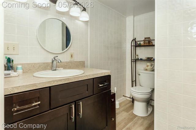 559 E Harry Avenue, Hazel Park, MI 48030