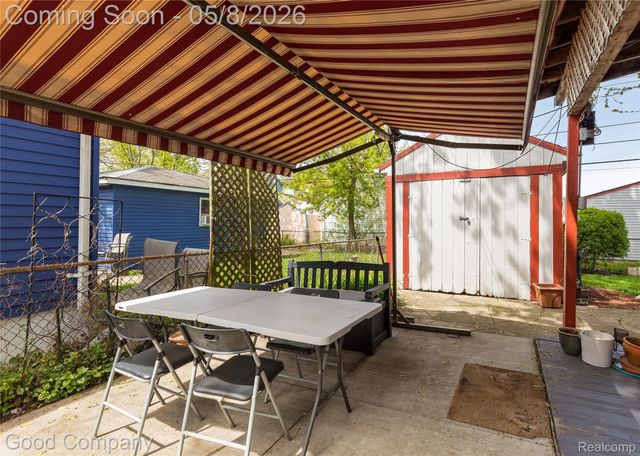 559 E Harry Avenue, Hazel Park, MI 48030