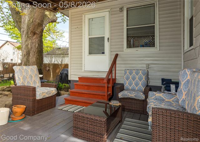 559 E Harry Avenue, Hazel Park, MI 48030