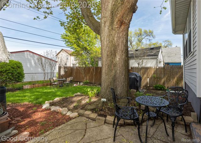 559 E Harry Avenue, Hazel Park, MI 48030
