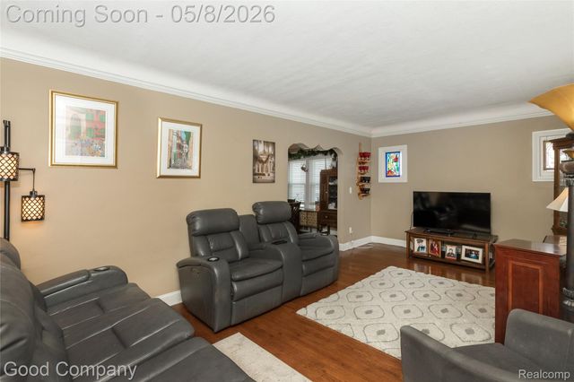 559 E Harry Avenue, Hazel Park, MI 48030