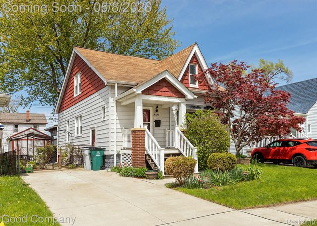 559 E Harry Avenue, Hazel Park, MI 48030