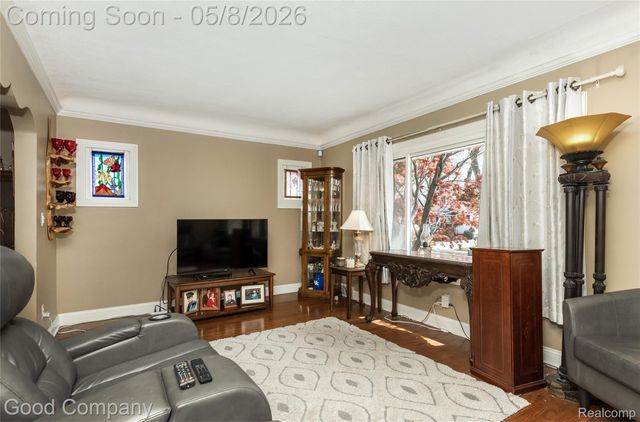 559 E Harry Avenue, Hazel Park, MI 48030