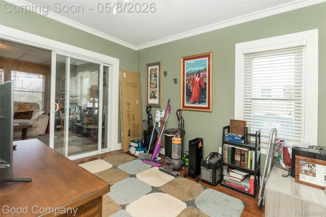 559 E Harry Avenue, Hazel Park, MI 48030