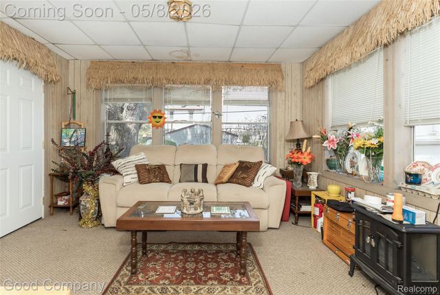 559 E Harry Avenue, Hazel Park, MI 48030