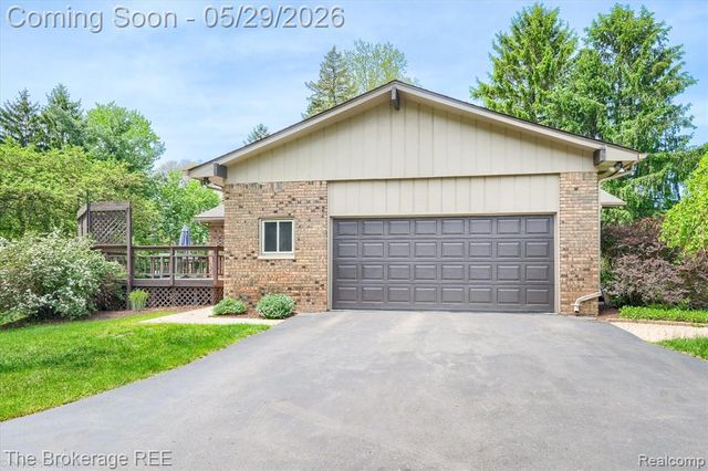 6933 Hubbard Hills Drive, Clarkston, MI 48348