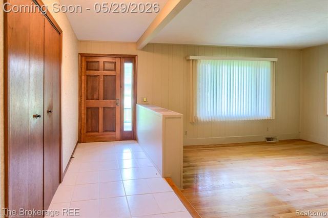6933 Hubbard Hills Drive, Clarkston, MI 48348