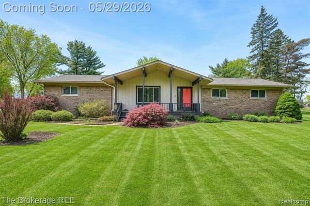 6933 Hubbard Hills Drive, Clarkston, MI 48348