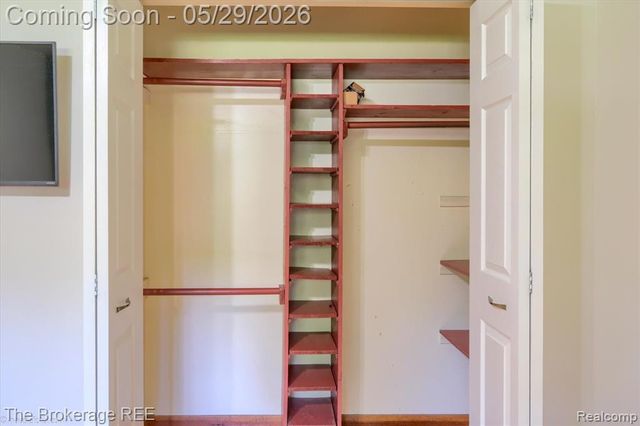 6933 Hubbard Hills Drive, Clarkston, MI 48348