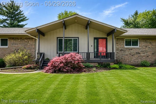 6933 Hubbard Hills Drive, Clarkston, MI 48348