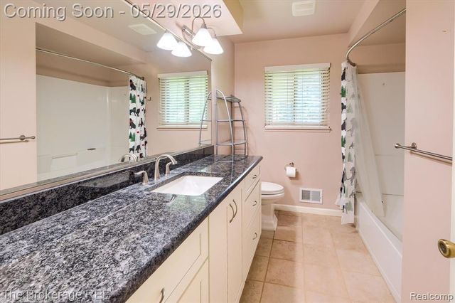 6933 Hubbard Hills Drive, Clarkston, MI 48348