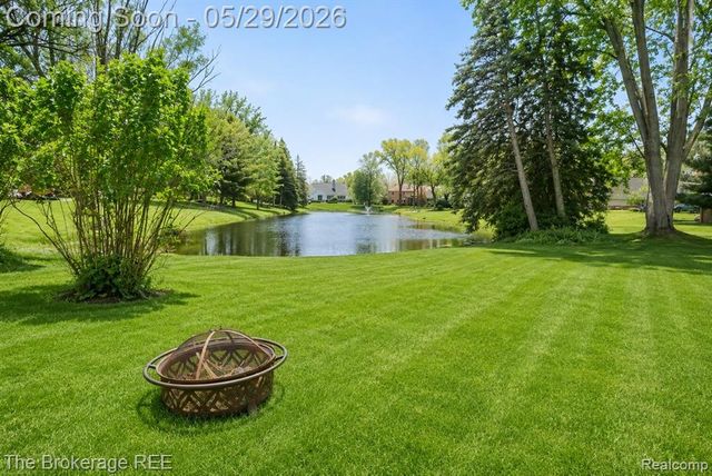 6933 Hubbard Hills Drive, Clarkston, MI 48348