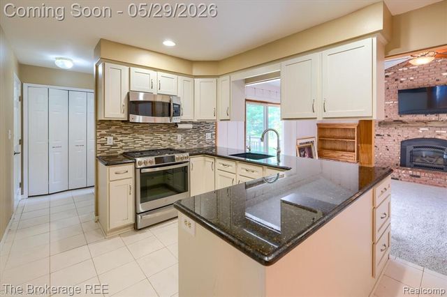 6933 Hubbard Hills Drive, Clarkston, MI 48348