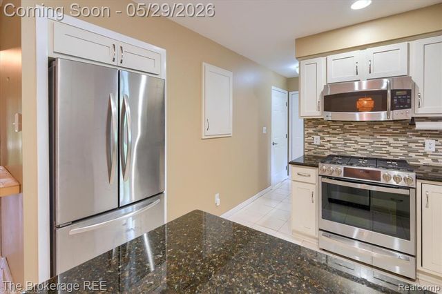 6933 Hubbard Hills Drive, Clarkston, MI 48348