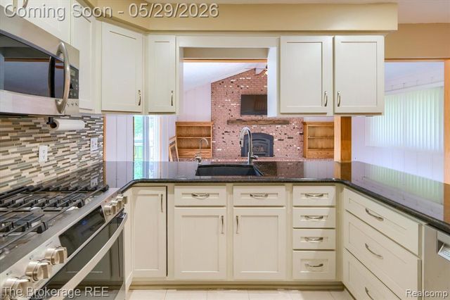 6933 Hubbard Hills Drive, Clarkston, MI 48348