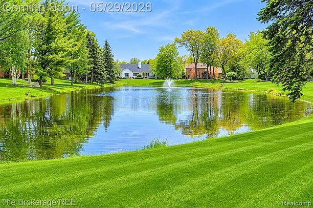 6933 Hubbard Hills Drive, Clarkston, MI 48348