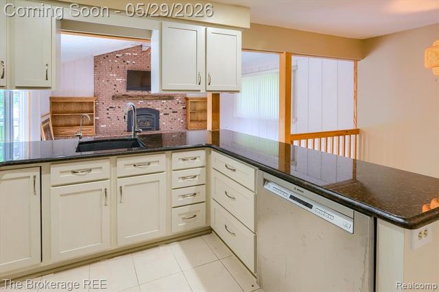 6933 Hubbard Hills Drive, Clarkston, MI 48348