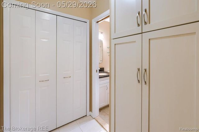 6933 Hubbard Hills Drive, Clarkston, MI 48348