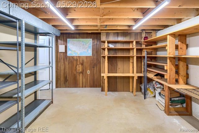 6933 Hubbard Hills Drive, Clarkston, MI 48348