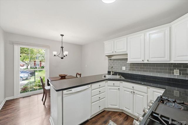 1319 Wagon Wheel Lane, Rochester Hills, MI 48306