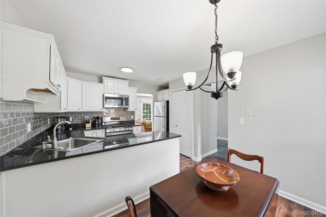 1319 Wagon Wheel Lane, Rochester Hills, MI 48306