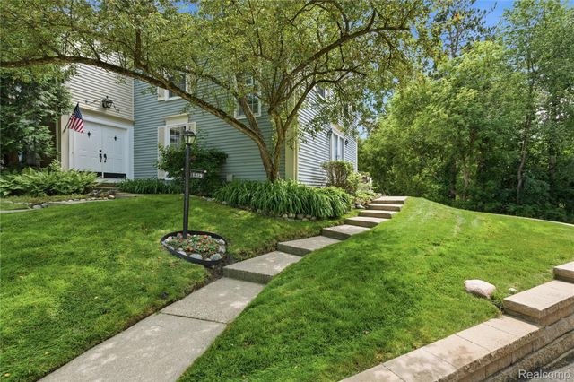1319 Wagon Wheel Lane, Rochester Hills, MI 48306