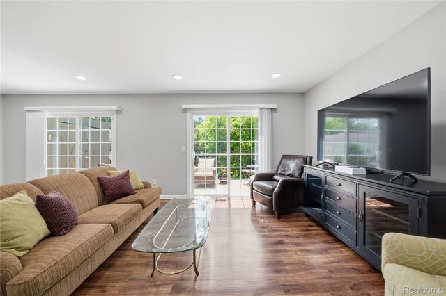 1319 Wagon Wheel Lane, Rochester Hills, MI 48306