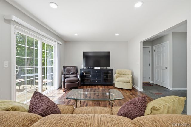 1319 Wagon Wheel Lane, Rochester Hills, MI 48306