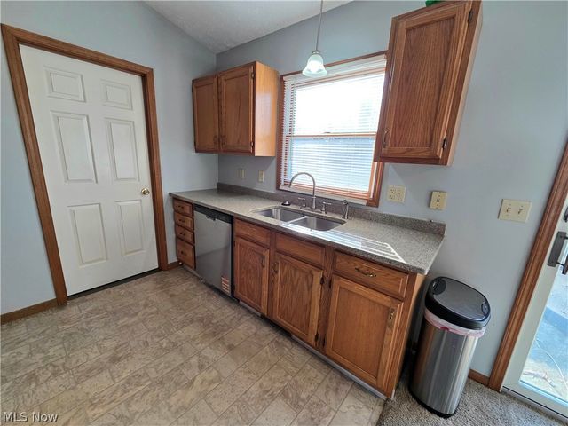 2232 Candlewood Drive, Avon, OH 44011