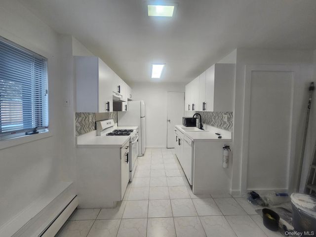 804 Hampshire Road, Bay Shore, NY 11706