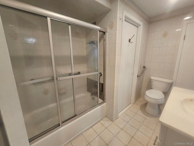 804 Hampshire Road, Bay Shore, NY 11706