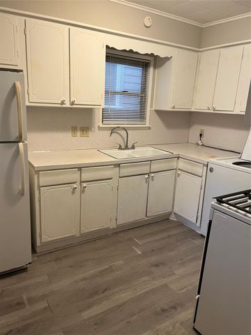 606 E 10th Street, Houston, TX 77008