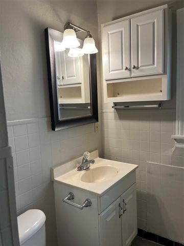606 E 10th Street, Houston, TX 77008